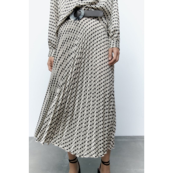 Zara Dresses & Skirts - Zara pleated midi skirt